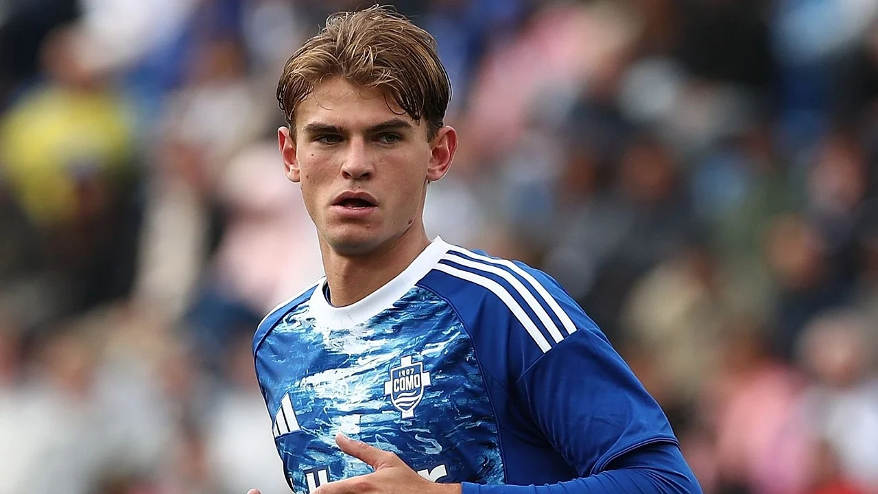Nico Paz Tolak Arsenal Setelah Berbincang dengan Jose Mourinho
