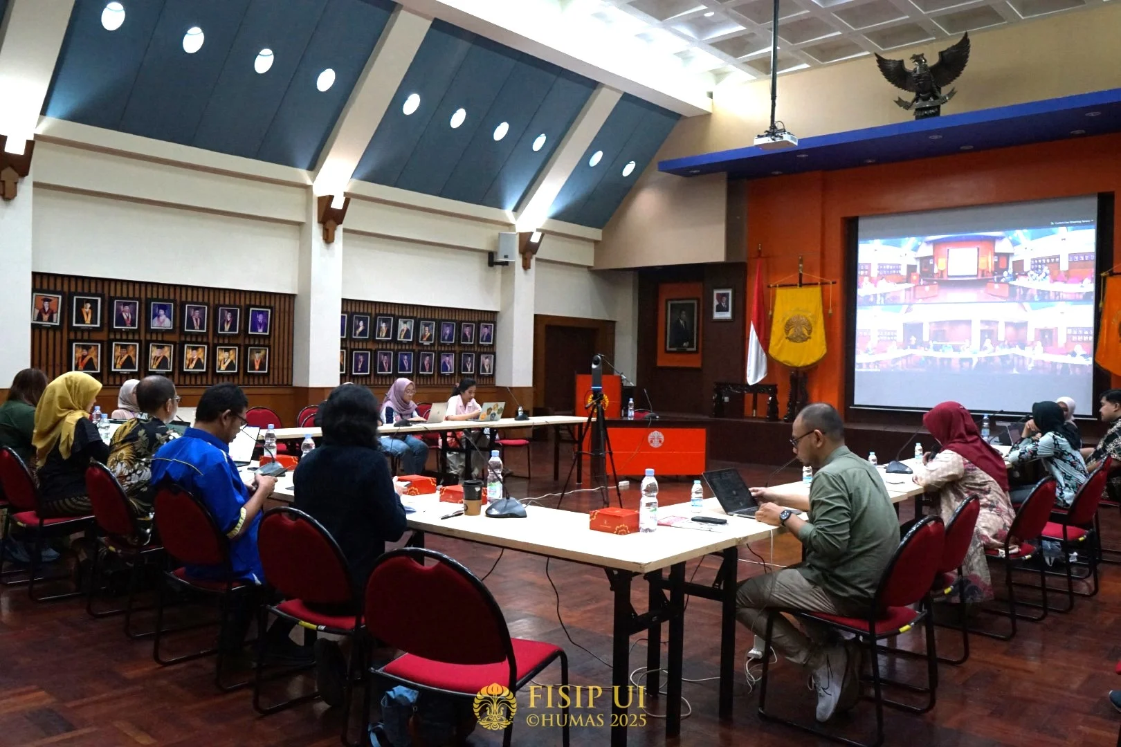 Panel Diskusi: Politik, Otomotif, dan Kontroversi