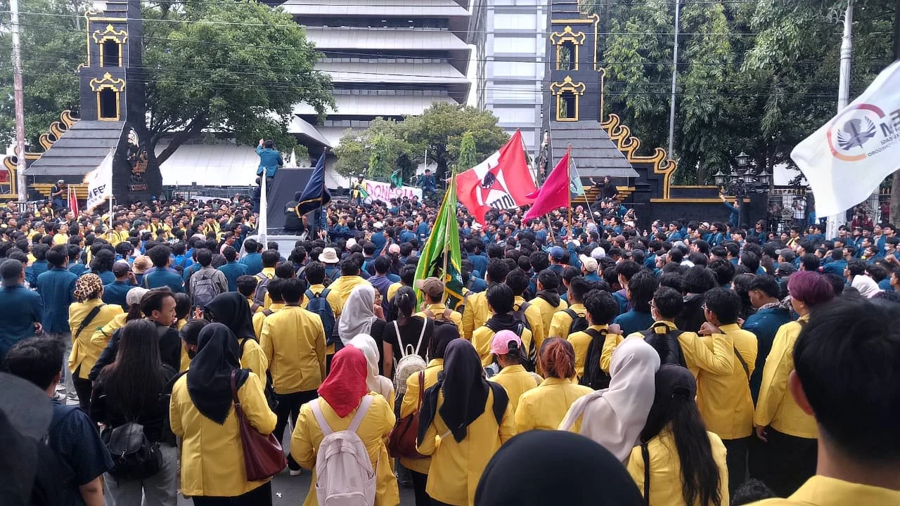 Pemerintahan Prabowo-Gibran Dalam Sorotan, Mahasiswa Turun ke Jalan