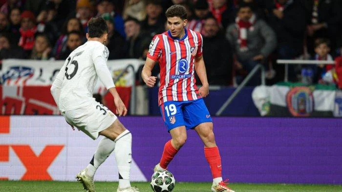 Pertarungan Sengit Atletico Madrid, Barcelona, dan Real Madrid untuk Julian Alvarez