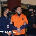 Polisi AS Diberhentikan Setelah Video Menunjukkan Dia Memukuli Perempuan Selama Penangkapan
