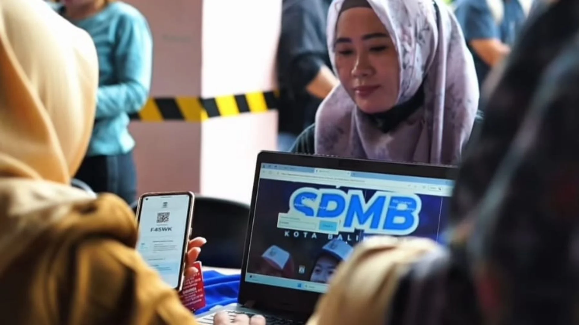 SPMB Balikpapan 2026: Proses Pendaftaran Berlangsung Lancar, Orangtua Siswa Antusias
