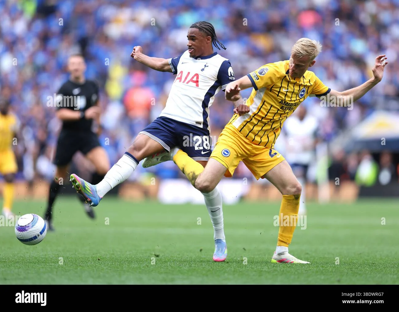 Tottenham Hotspur Resmi Datangkan Jan Paul van Hecke dari Brighton