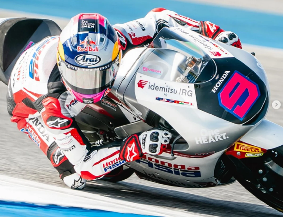 Veda Ega Pratama Tampil Impresif di Moto3 Ceko 2026, Melesat dari P20 hingga Finis Kelima