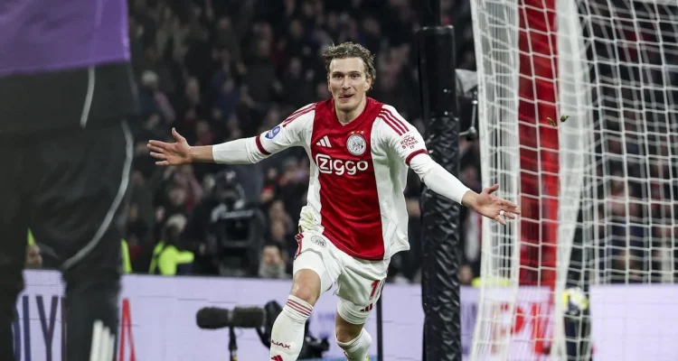 Ajax dan Celtic Berlomba Rekrut Pemain Muda, Serta Update Terbaru Dunia Sepakbola