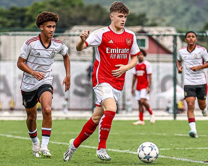 Alex Freeman: Pemain Muda yang Membuat Gempa di Dunia Sepak Bola