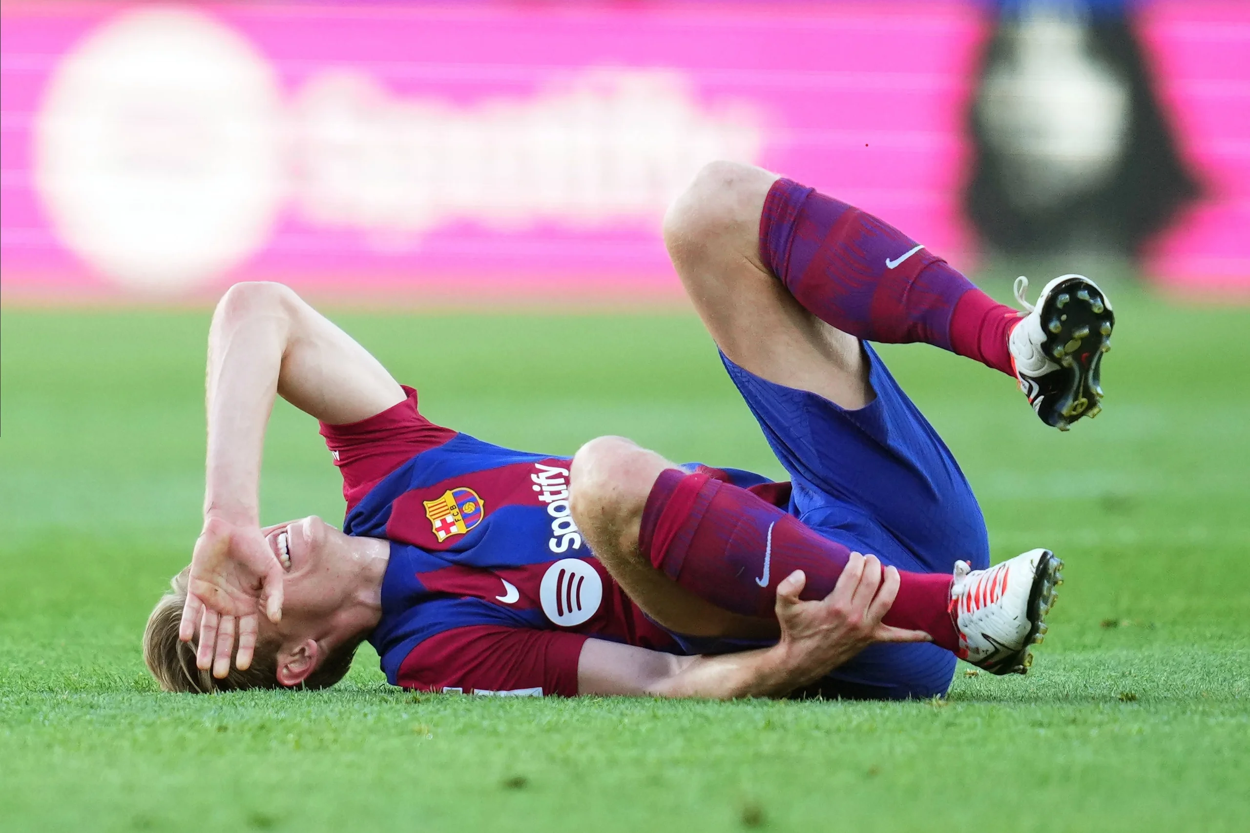 Barcelona Menghadapi Badai Cedera, Frenkie de Jong dan Ferran Torres Jadi Sorotan