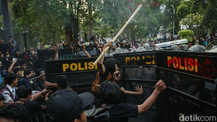 Demo dan Protes Melanda Dunia: Dari Kasus Kematian Anjing Polisi hingga Keputusan FIFA