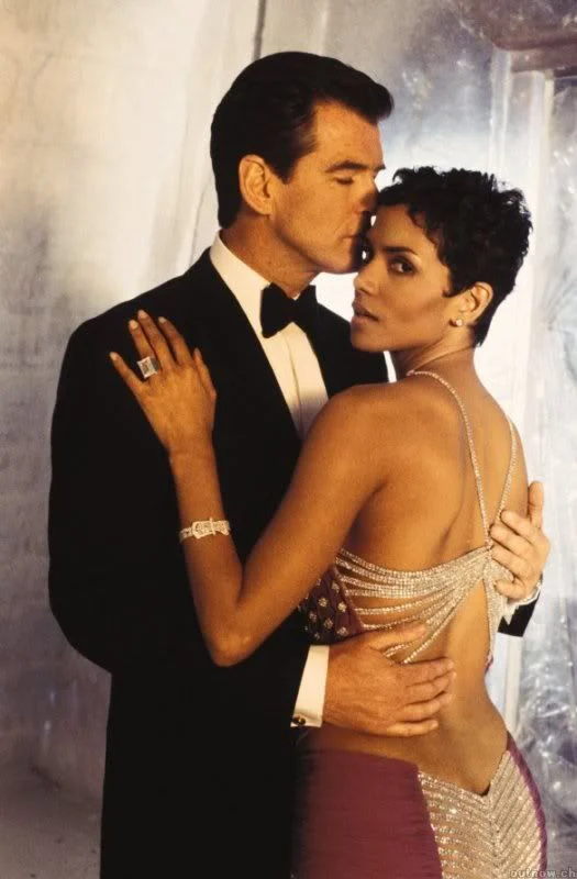 Dunia Casino Royale: Dari Halle Berry Hingga James Bond, Apa yang Sedang Terjadi?