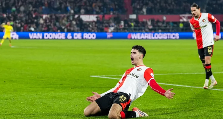 Feyenoord Raih Kemenangan 3-1 atas Club Brugge Berkat Gol Shaqueel van Persie Feyenoord Raih Kemenangan 3-1 atas Club Brugge Berkat Gol Shaqueel van Persie