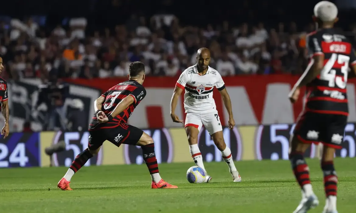 Flamengo dan São Paulo Berbagi Poin di Maracanã