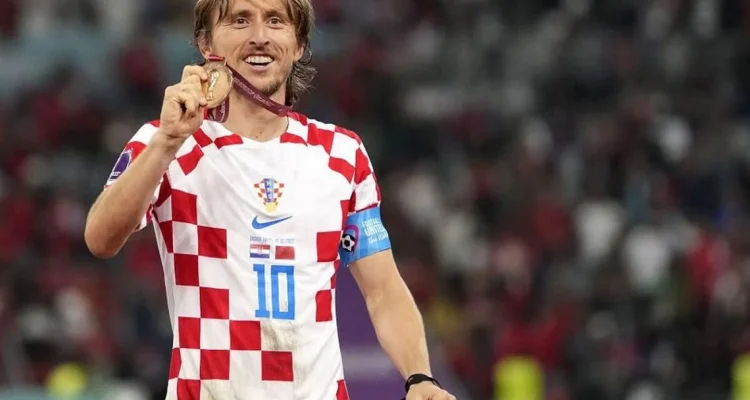 Fran Garcia Pilih Real Betis, AC Milan Fokus Pertahankan Luka Modric