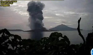 Gunung Anak Krakatau Siaga: Masyarakat Diminta Waspada Terhadap Isu Tsunami dan Video Hoaks