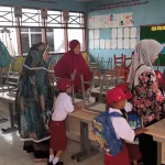 Hari Pertama Masuk Sekolah: Kepadatan Lalu Lintas dan Antusiasme Orang Tua
