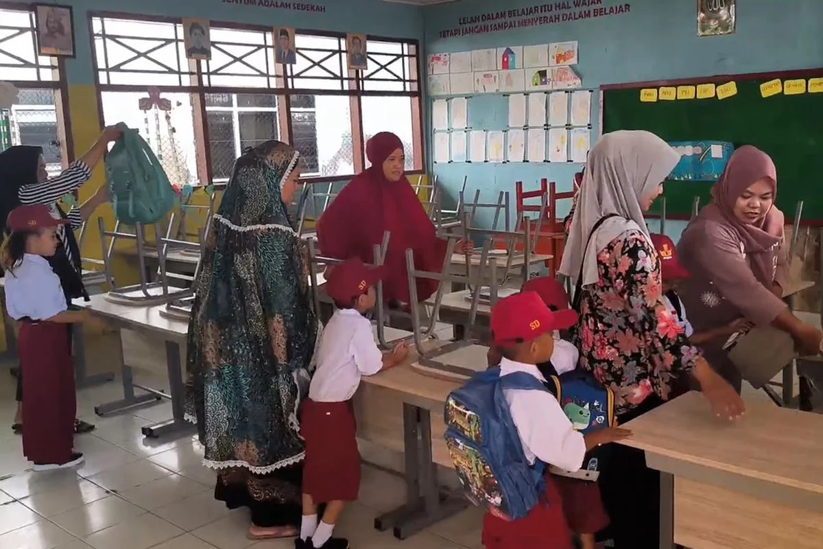 Hari Pertama Masuk Sekolah: Kepadatan Lalu Lintas dan Antusiasme Orang Tua