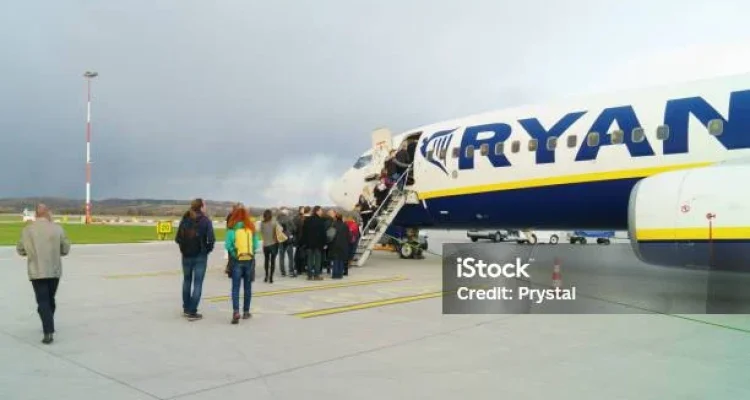 Insiden Mengerikan di Pesawat Ryanair: Penumpang Terluka dan Bagasi Dilarang