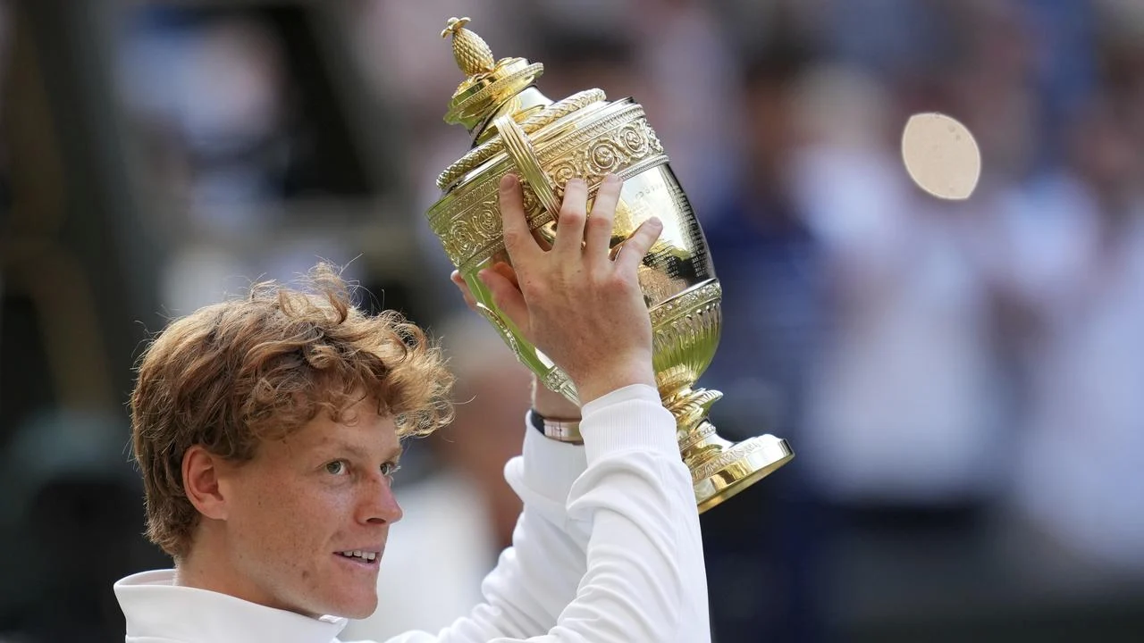 Jannik Sinner Pertahankan Gelar Wimbledon, Carlos Alcaraz Siap Kembali