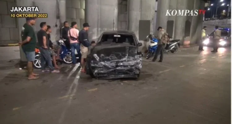 Kasus Korupsi dan Kecelakaan Mobil Mendominasi Berita Hari Ini