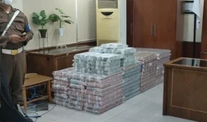 Kasus Korupsi Melanda Jakarta: Polisi Temukan Uang dan Emas Batangan di Rumah Tersangka