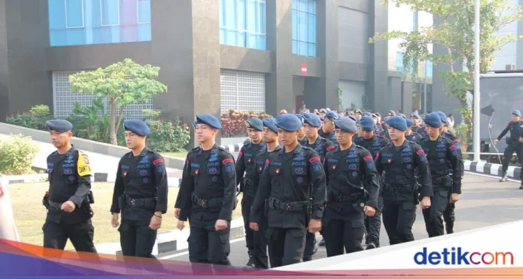 Kepolisian Daerah Menghadapi Tantangan Baru: Pencegahan Karhutla dan Penyerangan Terhadap Polisi