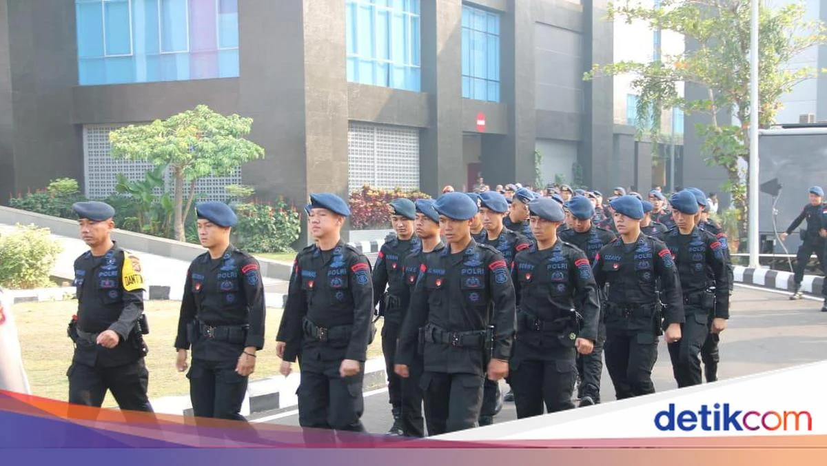 Kepolisian Daerah Menghadapi Tantangan Baru: Pencegahan Karhutla dan Penyerangan Terhadap Polisi