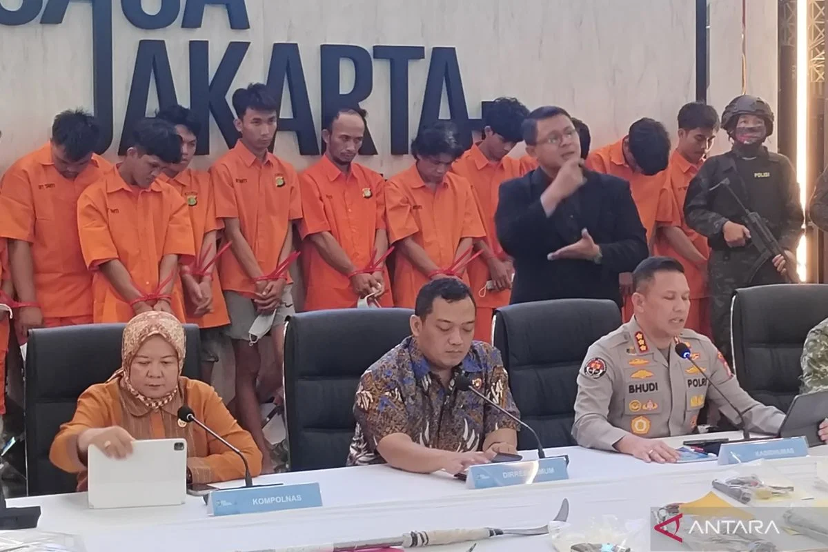 Konferensi Pers Polda Metro Jaya: Puluhan Brimob Bersenjata Jaga, Jampidsus Febrie Adriansyah Tegaskan Masih Bertugas