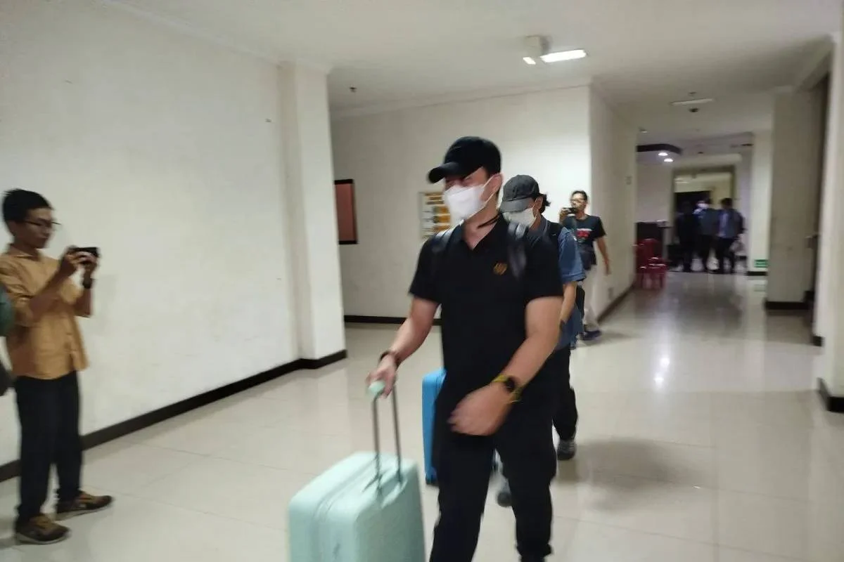 KPK Menggeledah Rumah Bupati Sukoharjo Nonaktif Etik Suryani, Temukan Dokumen dan Barang Bukti