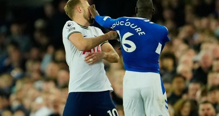 Leandro Paredes Dikecam Setelah Coba Mendapatkan Harry Kane Dihapus