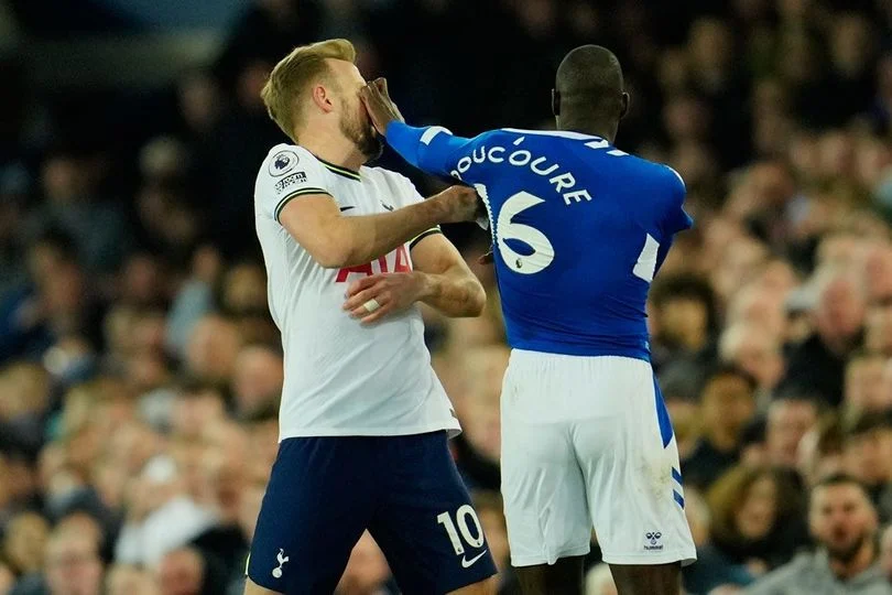 Leandro Paredes Dikecam Setelah Coba Mendapatkan Harry Kane Dihapus