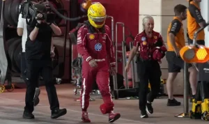 Lewis Hamilton Pertanyakan Strategi Ferrari Setelah 'Kesempatan Terlewat' di Hungaria