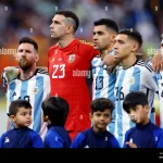 Lisandro Martínez dan Lionel Messi Bawa Argentina Lolos ke Babak 16 Besar Piala Dunia