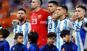 Lisandro Martínez dan Lionel Messi Bawa Argentina Lolos ke Babak 16 Besar Piala Dunia
