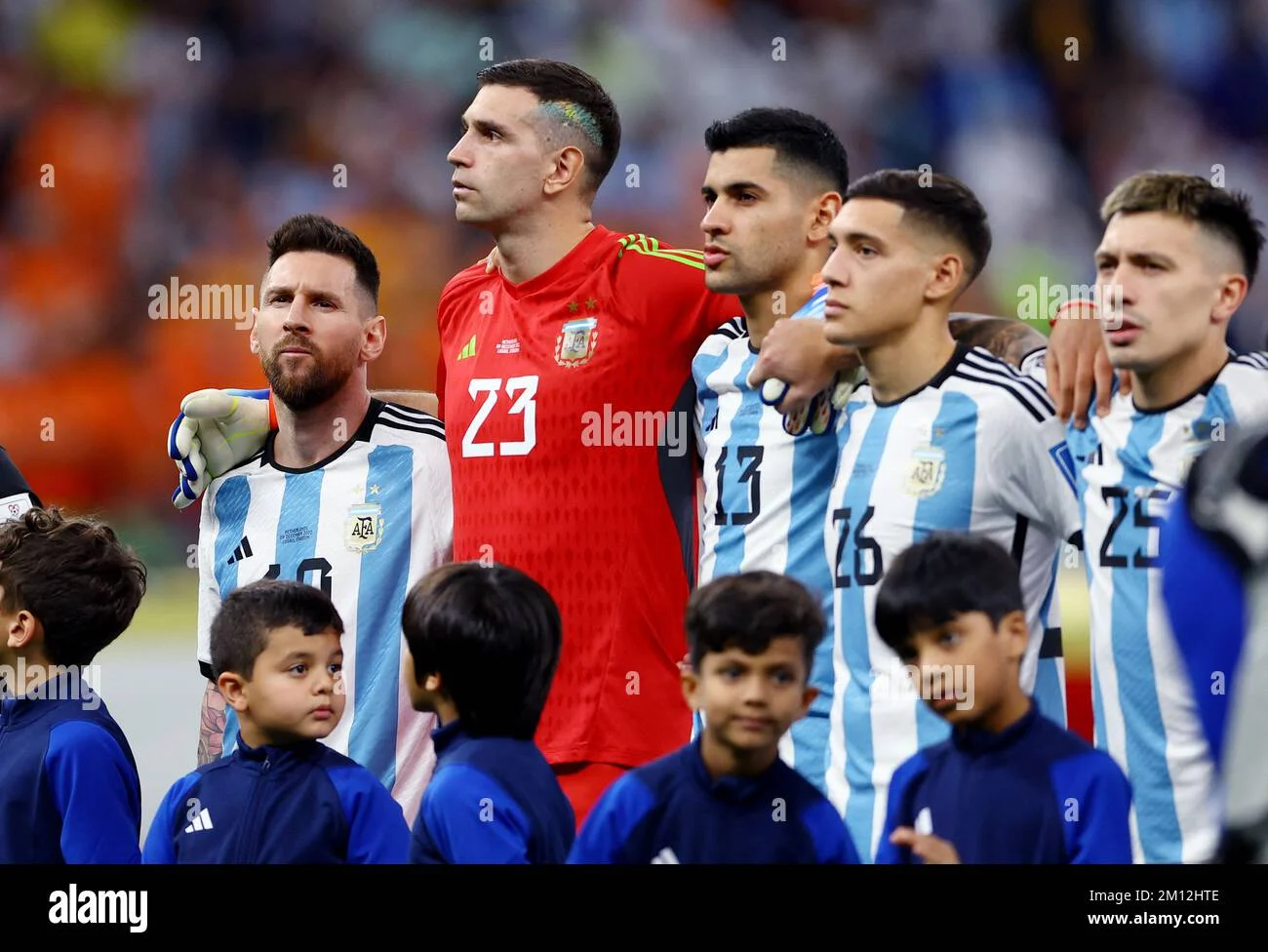 Lisandro Martínez dan Lionel Messi Bawa Argentina Lolos ke Babak 16 Besar Piala Dunia