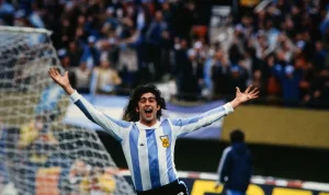 Mario Kempes: Legenda Sepak Bola Argentina yang Tak Terlupakan