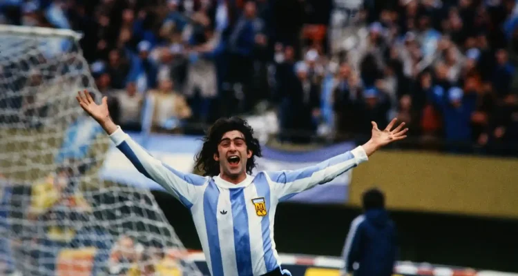 Mario Kempes: Legenda Sepak Bola Argentina yang Tak Terlupakan