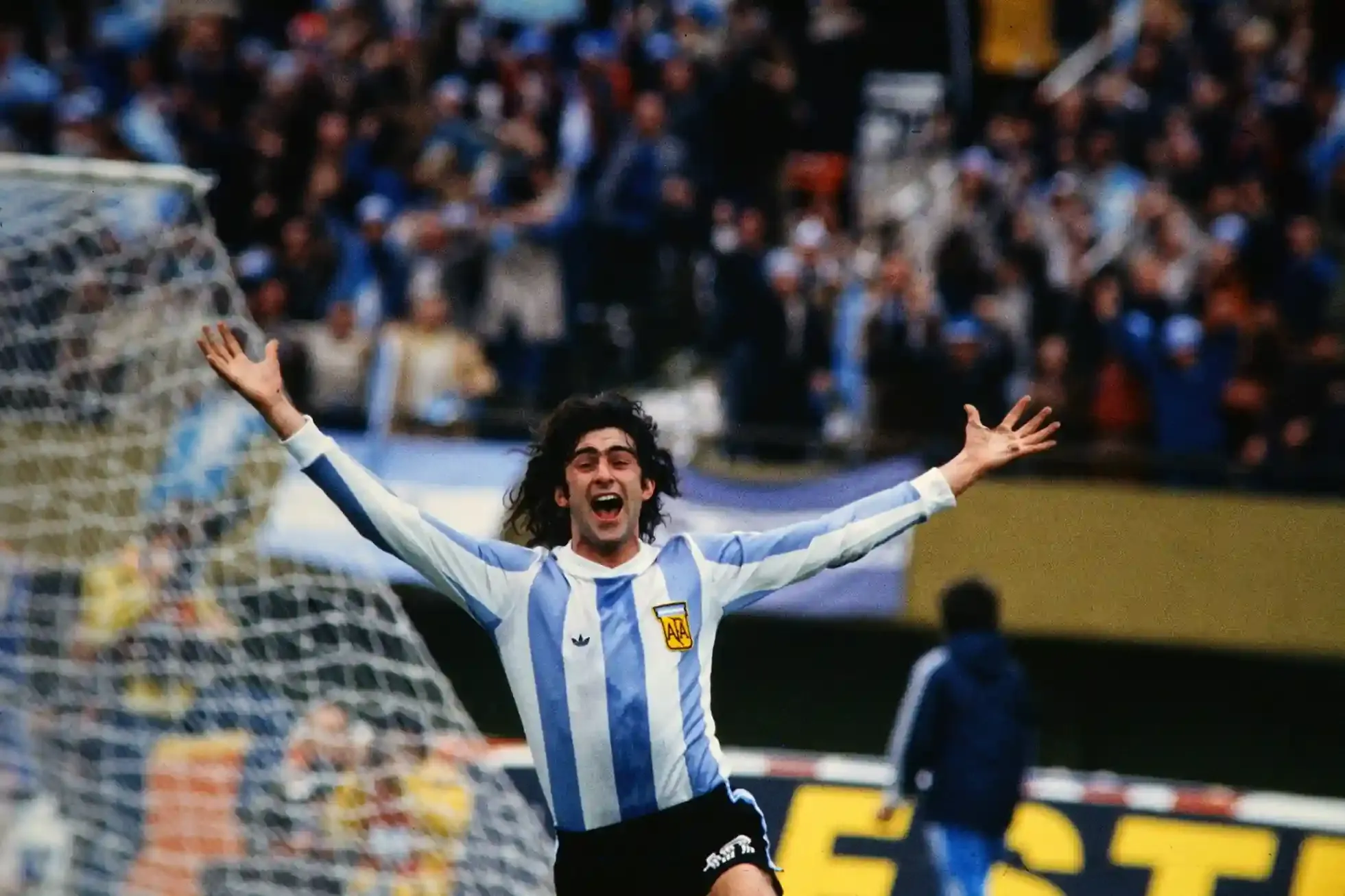 Mario Kempes: Legenda Sepak Bola Argentina yang Tak Terlupakan