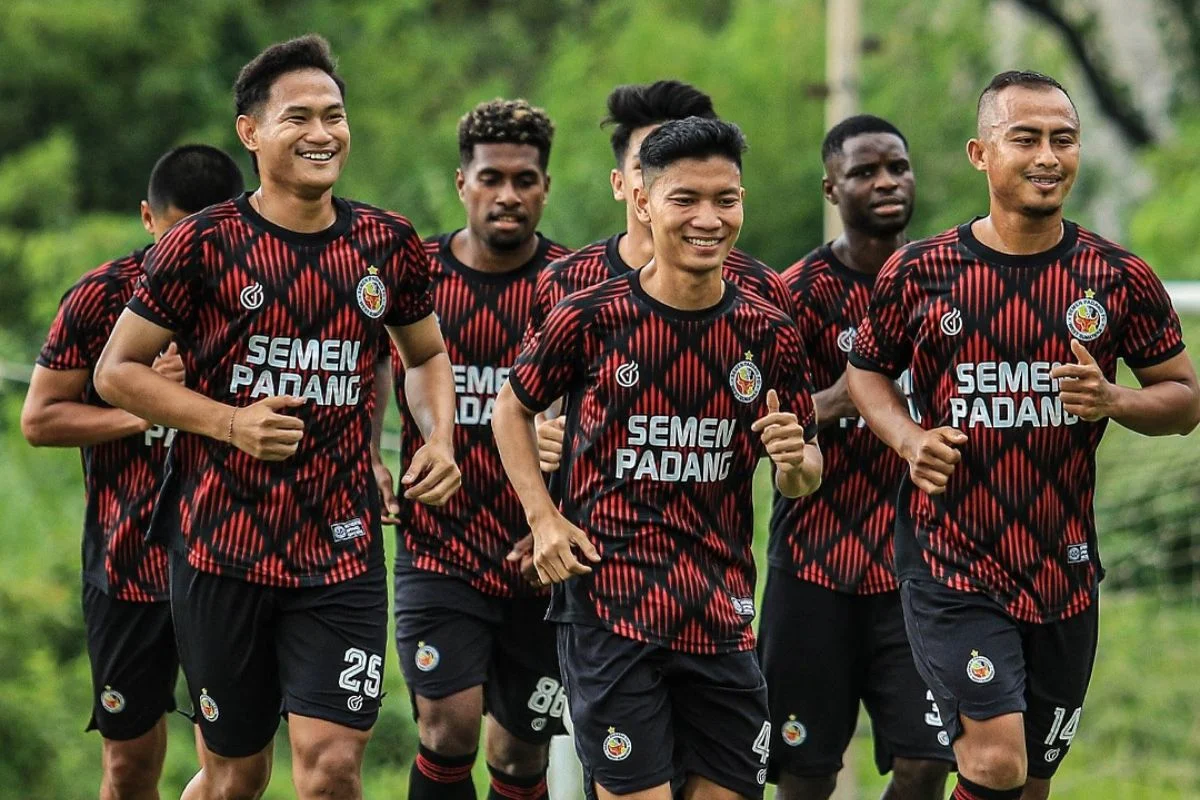Naturalisasi Pemain Sepak Bola: Semen Padang dan Klub Lainnya Berebut Pemain Berbakat