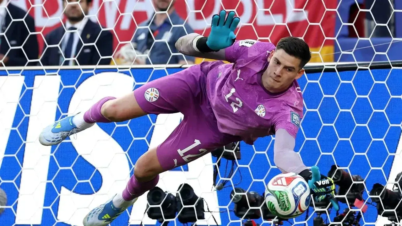 Orlando Gill, Sang Penjaga Gawang Paraguay yang Menjadi Pahlawan