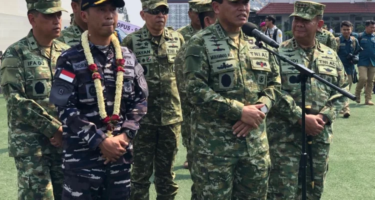 Perwira TNI AL Siapkan Lanal Lampung untuk Kapal Induk Garibaldi, Sementara Putri Dakka Mengikuti Jejak Ayahnya di Dunia Politik Perwira TNI AL Siapkan Lanal Lampung untuk Kapal Induk Garibaldi, Sementara Putri Dakka Mengikuti Jejak Ayahnya di Dunia Politik