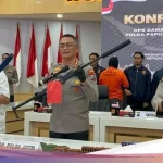 Polisi Ungkap Kasus Pengeroyokan Brutal dan Penyelundupan Senjata Api