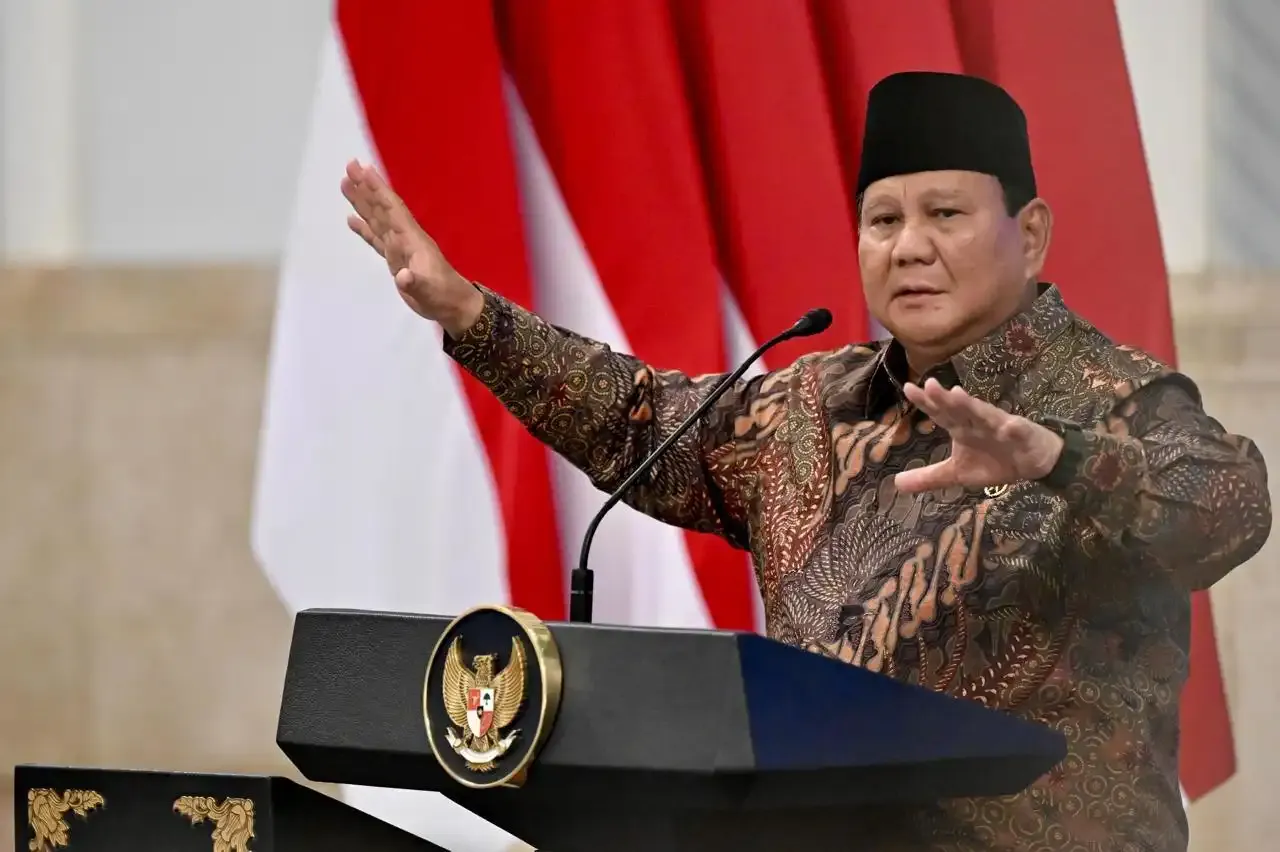 Prabowo Subianto Dihadapkan pada Tantangan Besar: Pembakaran Santri dan Masa Depan Koperasi