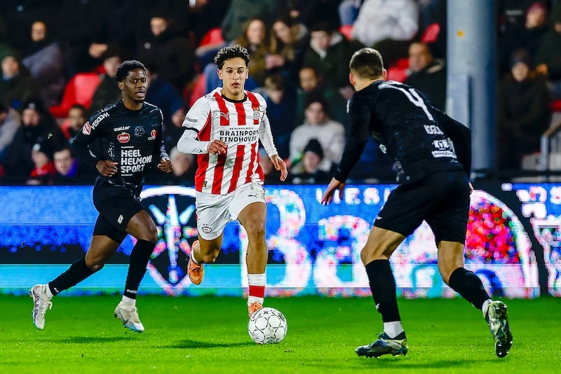 PSV Kalah dari Villarreal, Amir Bouhamdi Menjadi Sorotan