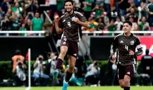 Raúl Jiménez: Pemain Sepak Bola Mexico yang Tak Kenal Menyerah