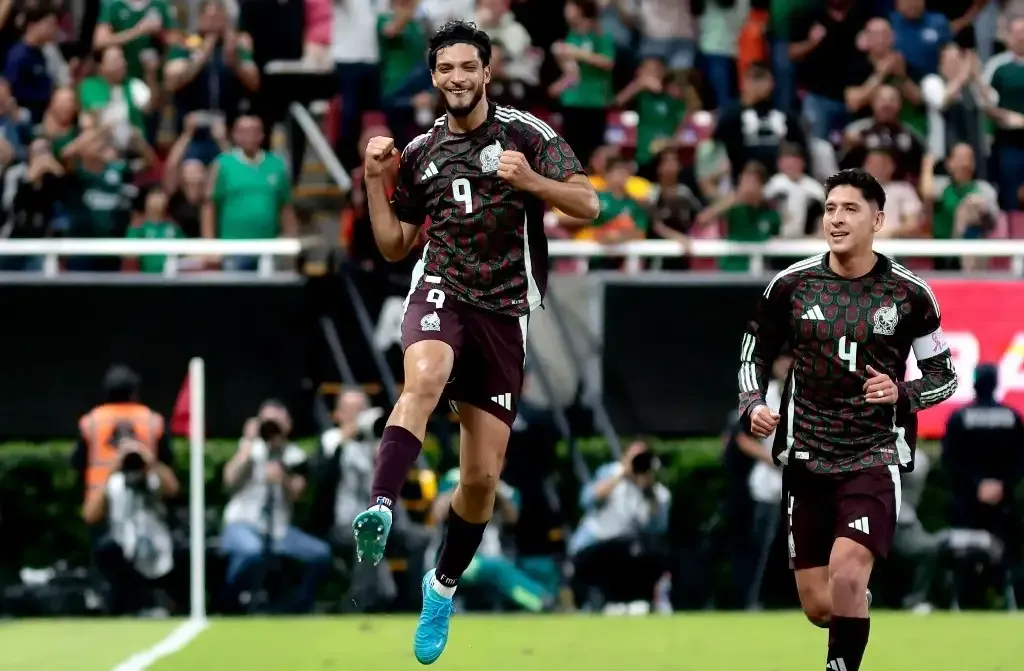 Raúl Jiménez: Pemain Sepak Bola Mexico yang Tak Kenal Menyerah