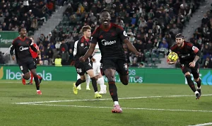 Sevilla FC Menghadapi Tantangan di Awal Musim: Akor Adams Hengkang dan Kekalahan dari KS Cracovia