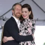 Suami Anne Hathaway: Siapa Dia dan Apa yang Membuatnya Spesial?