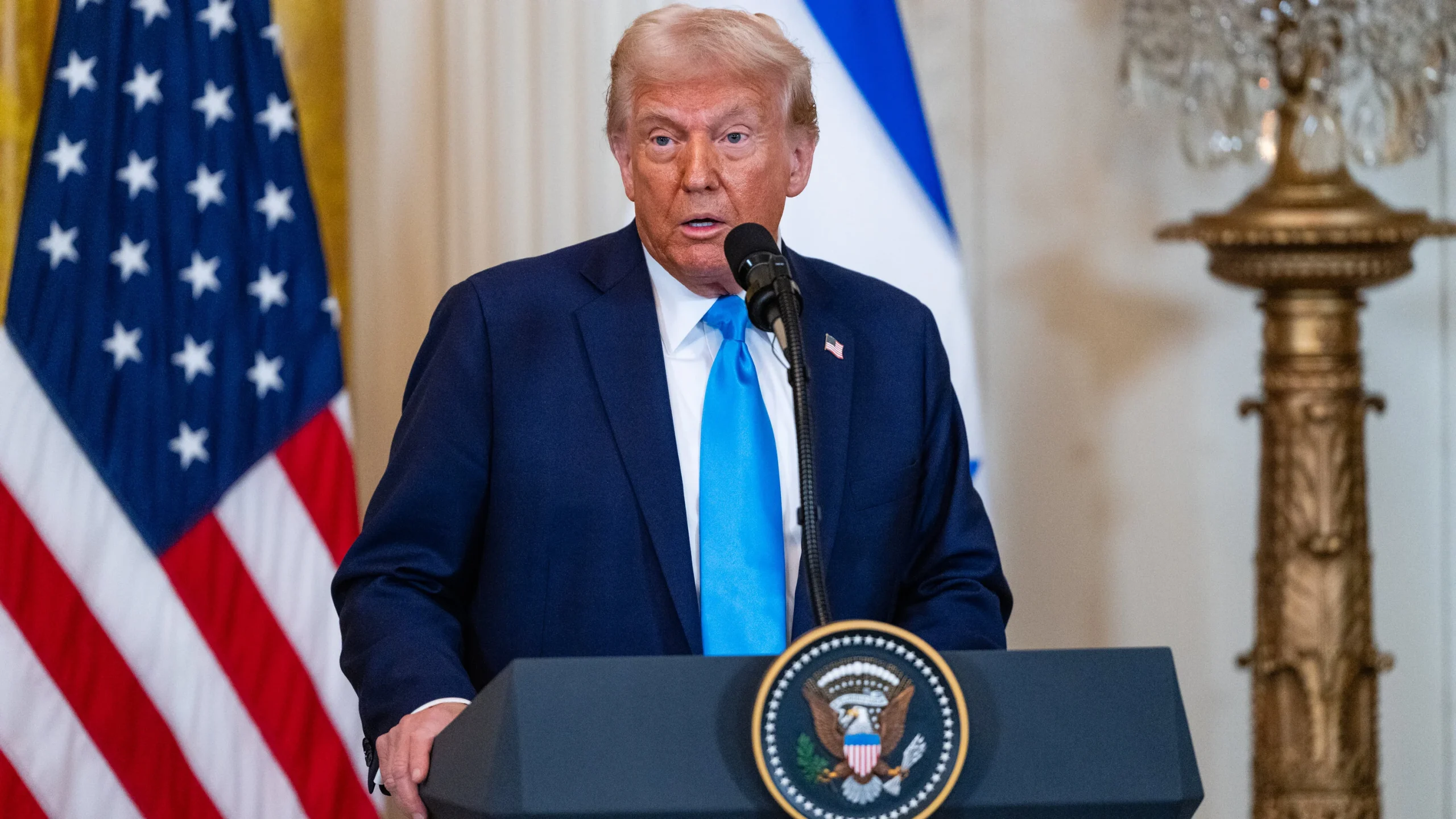 Trump Hadapi Tantangan Besar dalam Agenda Imigrasi dan Pendidikan