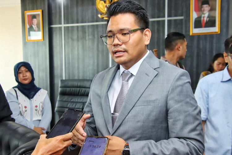 Videotron Melawi Menayangkan Konten Tak Pantas: Pemkab Minta Maaf dan Lakukan Investigasi