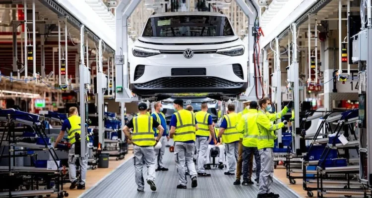 Volkswagen AG Menghadapi Tantangan Besar: Produksi Macan Berakhir dan Pemotongan Pekerjaan