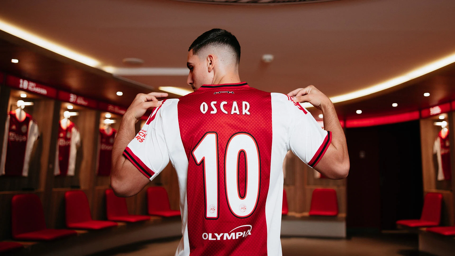 Ajax Kembali Berambisi di Bawah Míchel dengan Oscar Gloukh sebagai Pencetak Hat-trick